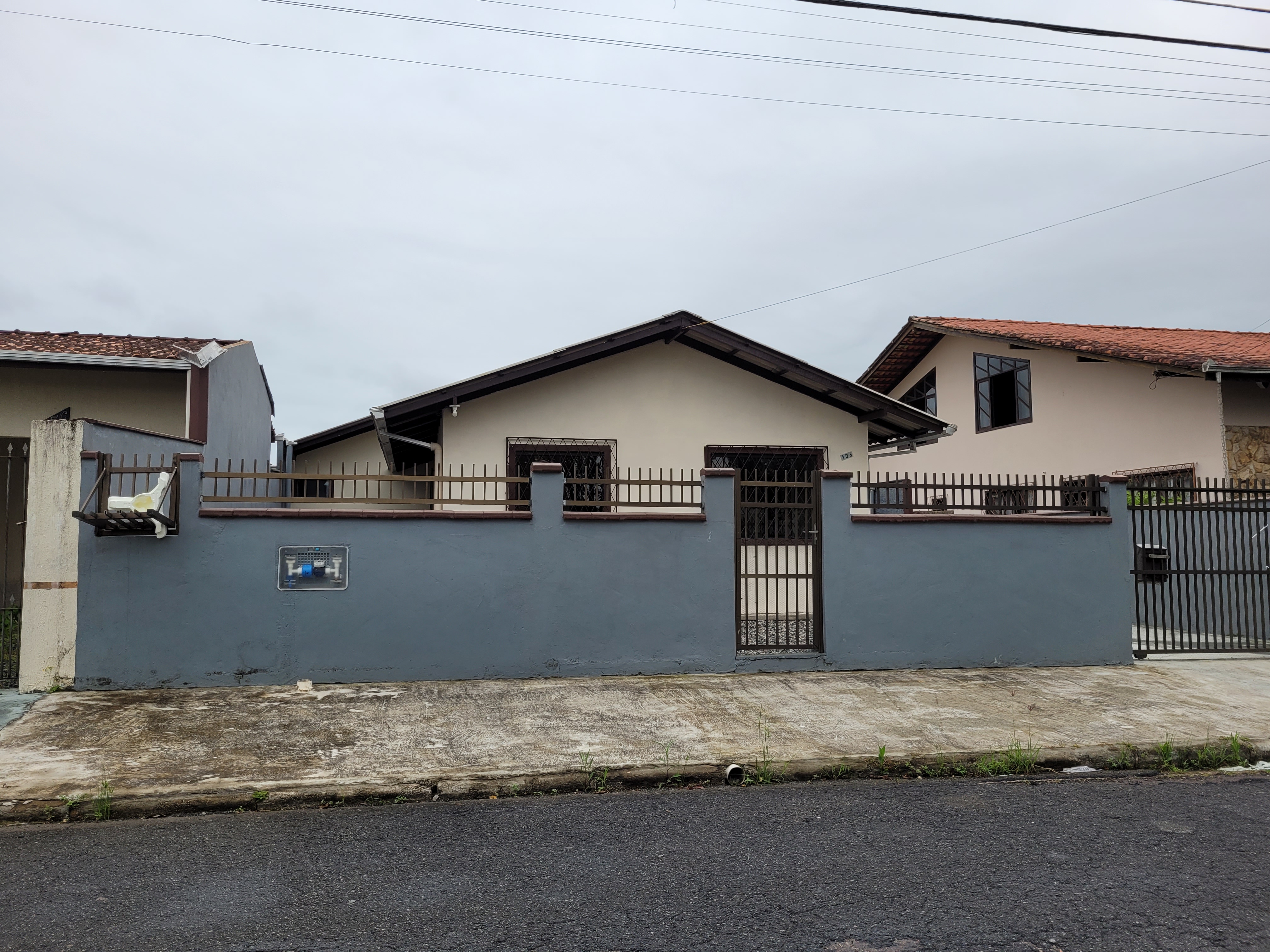 Casa com 3 quartos para alugar no bairro Adhemar Garcia, Joinville - SC - foto 2
